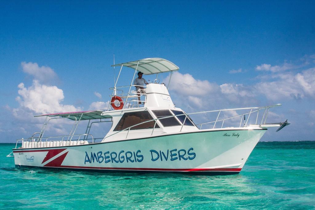 Ambergris Divers Resort San Pedro  Exterior photo
